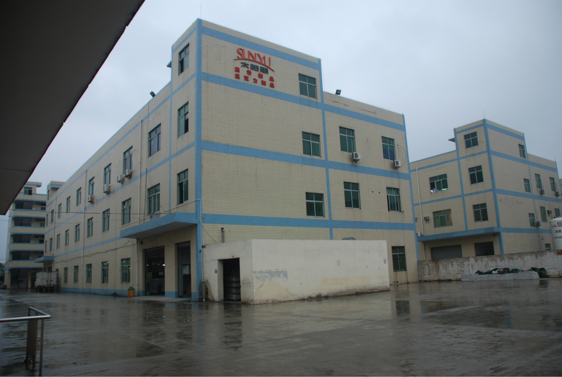 深圳廠家以專業(yè)設(shè)計與高效生產(chǎn)，打造高性價比亞克力精致相框